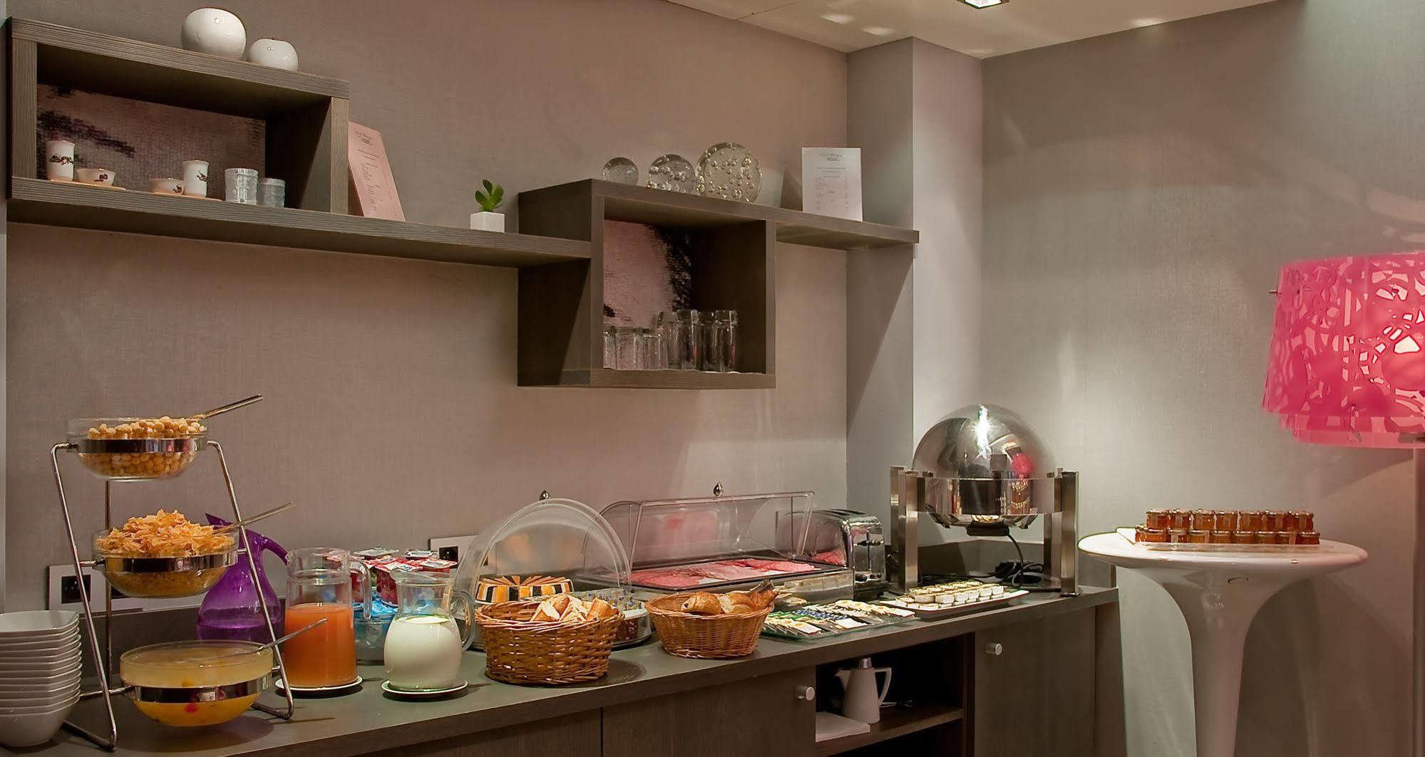 Opéra Marigny Hotel